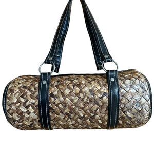 Golden Straw & Faux Leather Mini Barrel Bag  Zip Closure Black Shoulder Strap